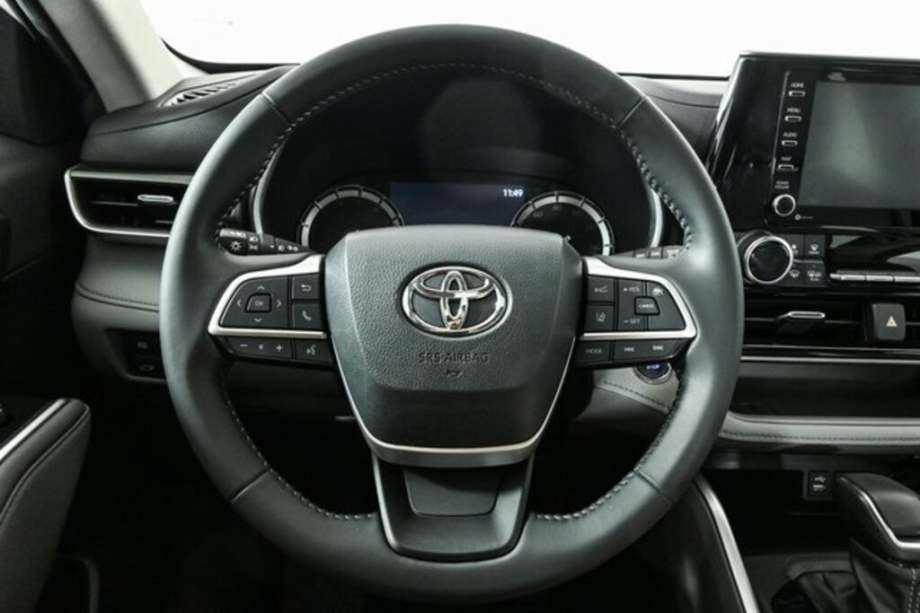 Used 2022 Toyota Highlander XLE SUV