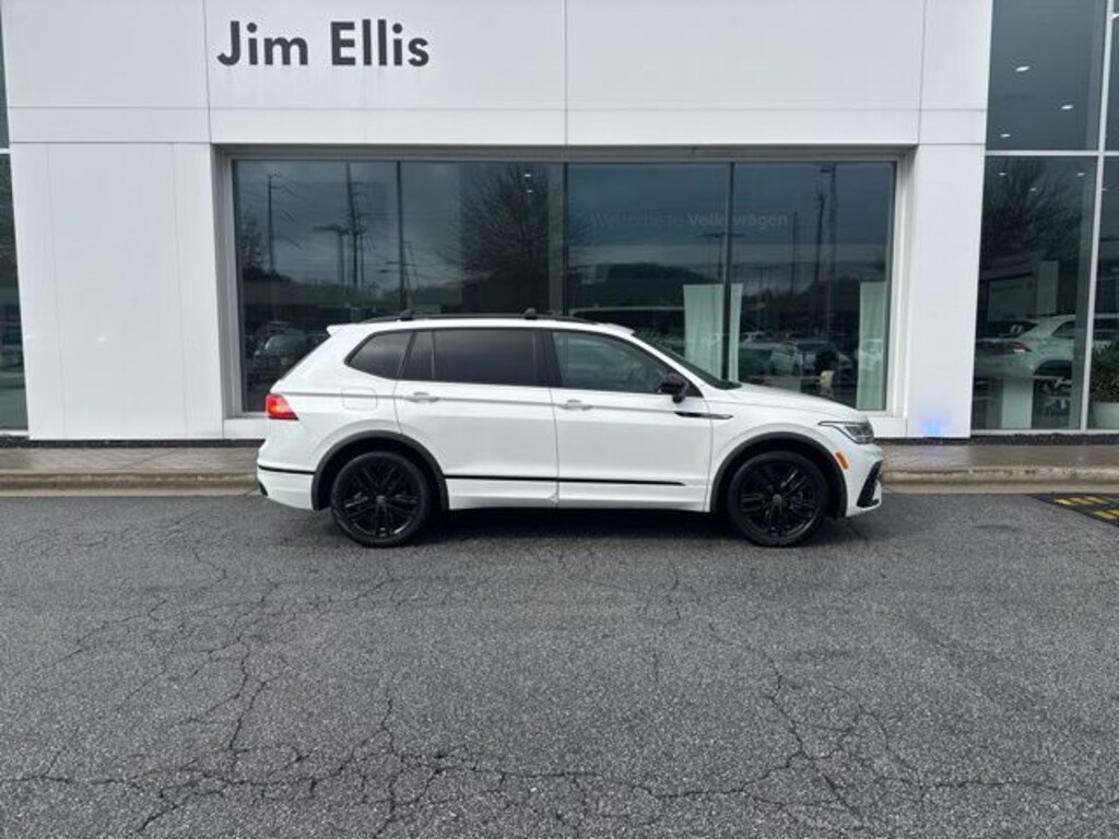 Certified 2022 Volkswagen Tiguan 2.0T SE R-Line Black SUV