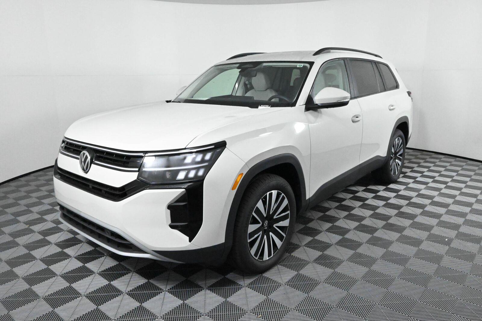 New 2027 Volkswagen Atlas SE w/Technology SUV