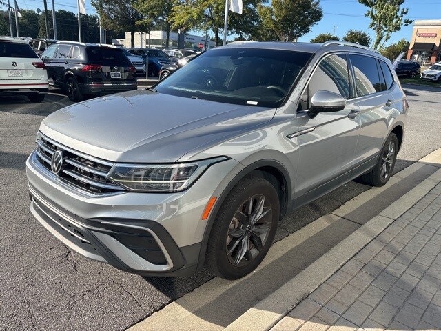 2022 Volkswagen Tiguan SE photo 2