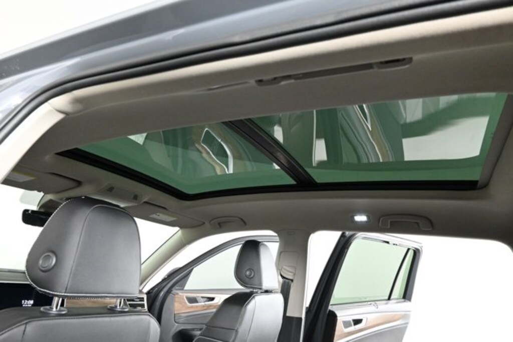 New 2025 Volkswagen Atlas 2.0T SE w/Technology SUV