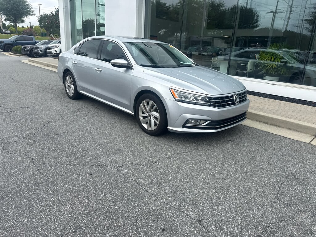 Used 2018 Volkswagen Passat 2.0T SE Sedan