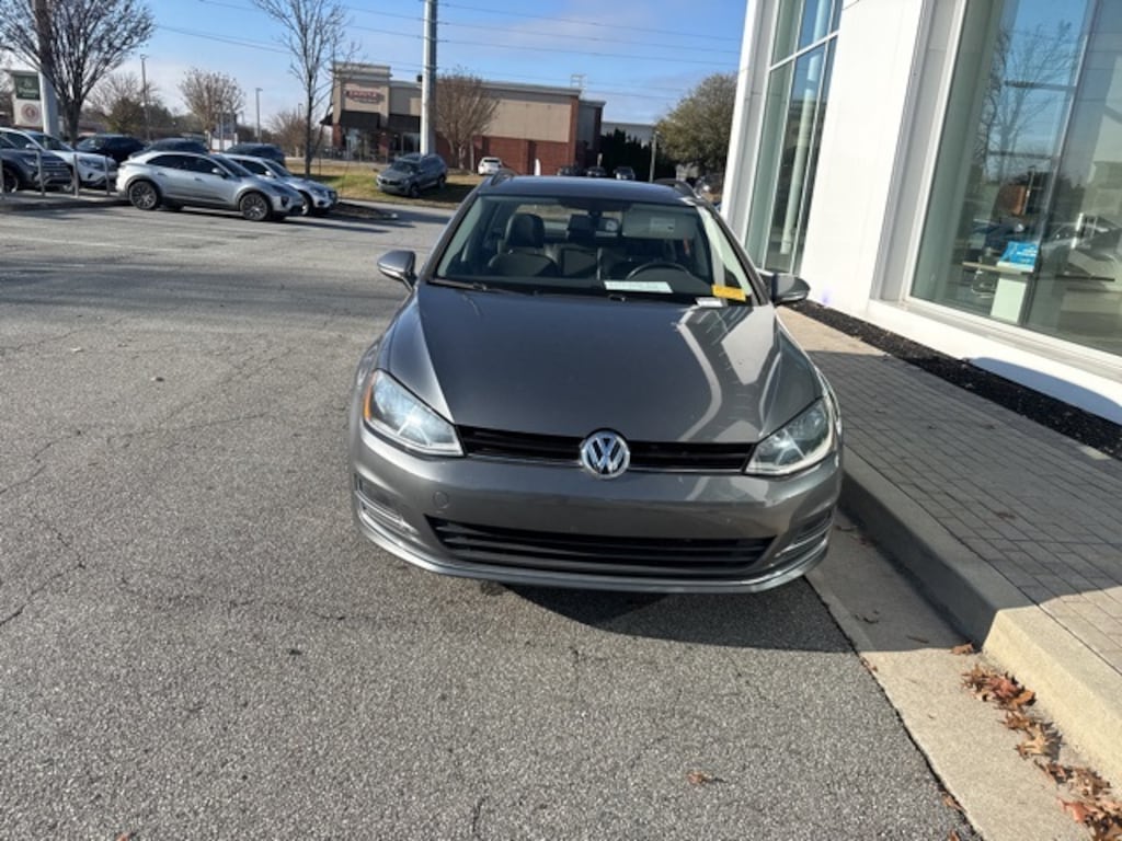 Used 2015 Volkswagen Golf SportWagen TSI SE 4-Door Wagon