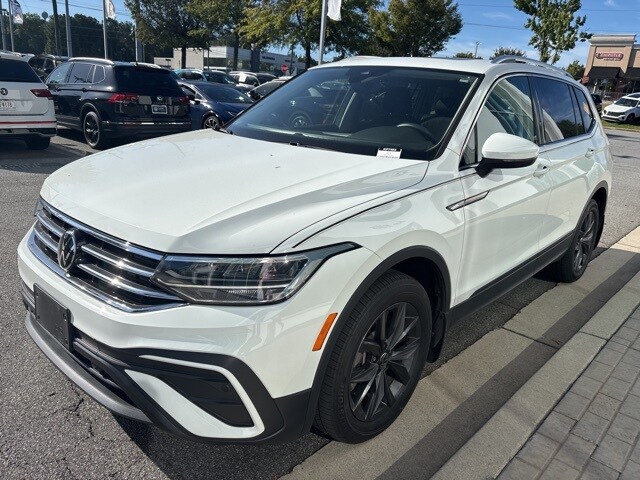 2022 Volkswagen Tiguan SE photo 2