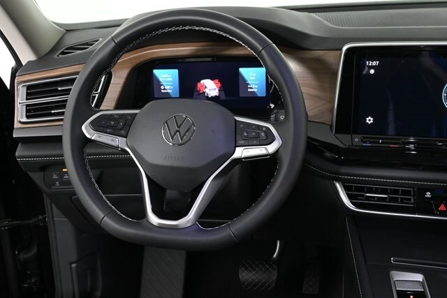 2026 Volkswagen Atlas SE photo 2