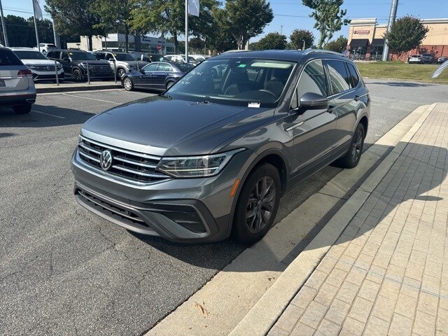 2023 Volkswagen Tiguan SE photo 3