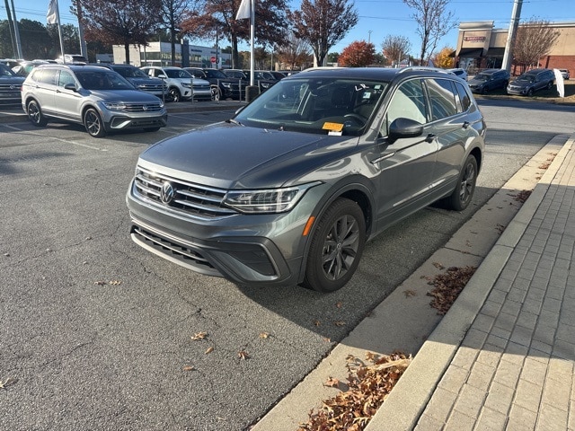 2022 Volkswagen Tiguan SE photo 2