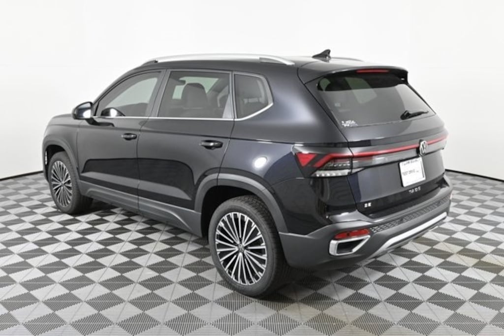 New 2025 Volkswagen Taos 1.5T SE SUV