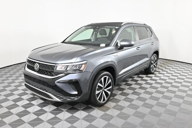 2023 Volkswagen Taos SE photo 2