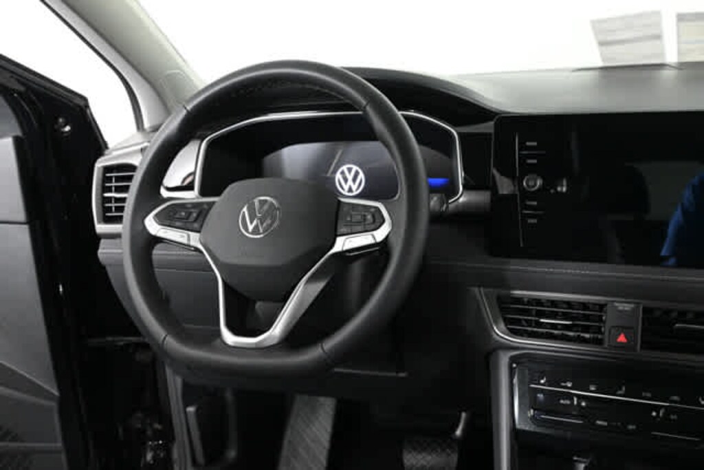 New 2026 Volkswagen Taos 1.5T SE Black SUV