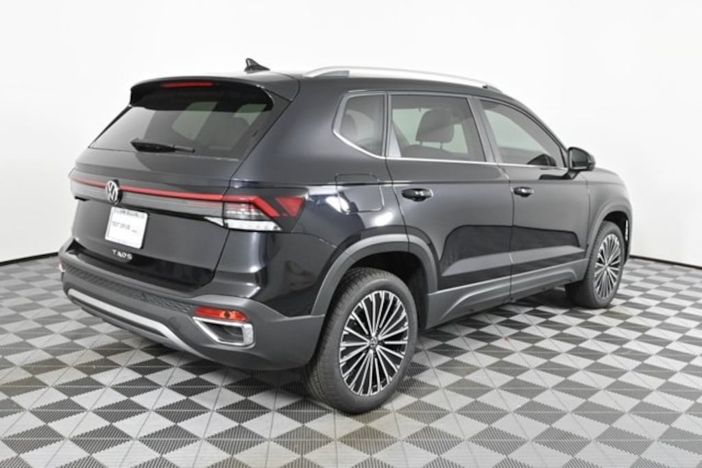 New 2025 Volkswagen Taos 1.5T SE SUV