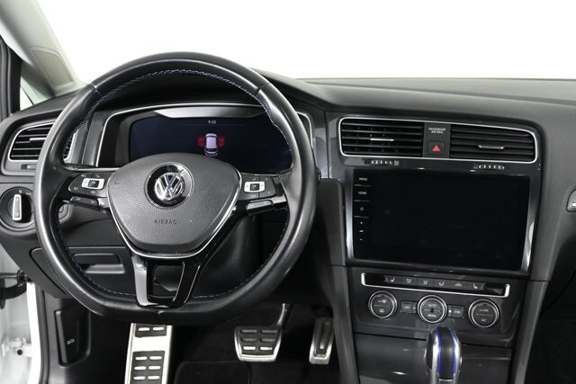 2019 Volkswagen e-Golf SEL Premium photo 3