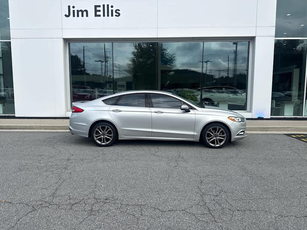 Used 2017 Ford Fusion SE Sedan
