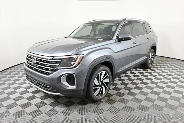 2025 Volkswagen Atlas SEL photo 2