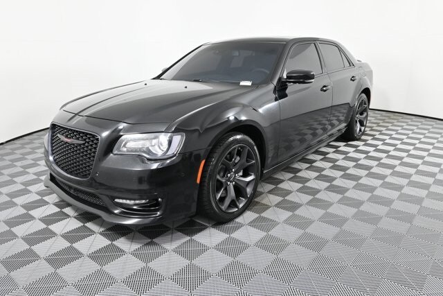 2022 Chrysler 300 S photo 2