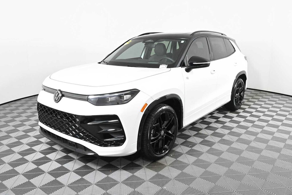 New 2026 Volkswagen Tiguan SE R-Line Black SUV