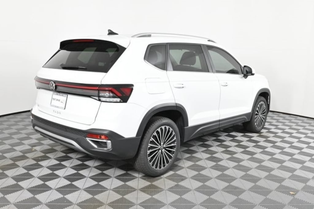 New 2025 Volkswagen Taos 1.5T SE SUV