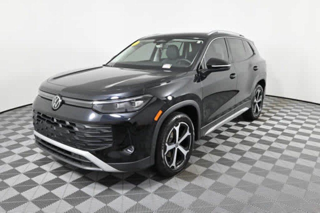 New 2025 Volkswagen Tiguan 2.0T SE SUV