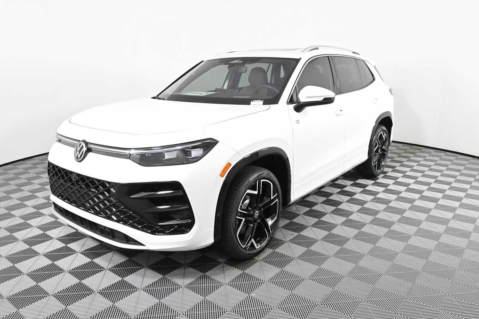 New 2026 Volkswagen Tiguan SEL R-Line Turbo SUV