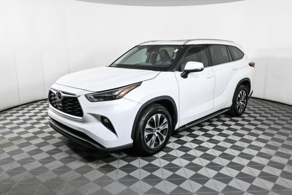 Used 2022 Toyota Highlander XLE SUV