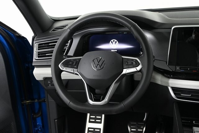 2025 Volkswagen Atlas Cross Sport SEL Premium R-Line photo 2