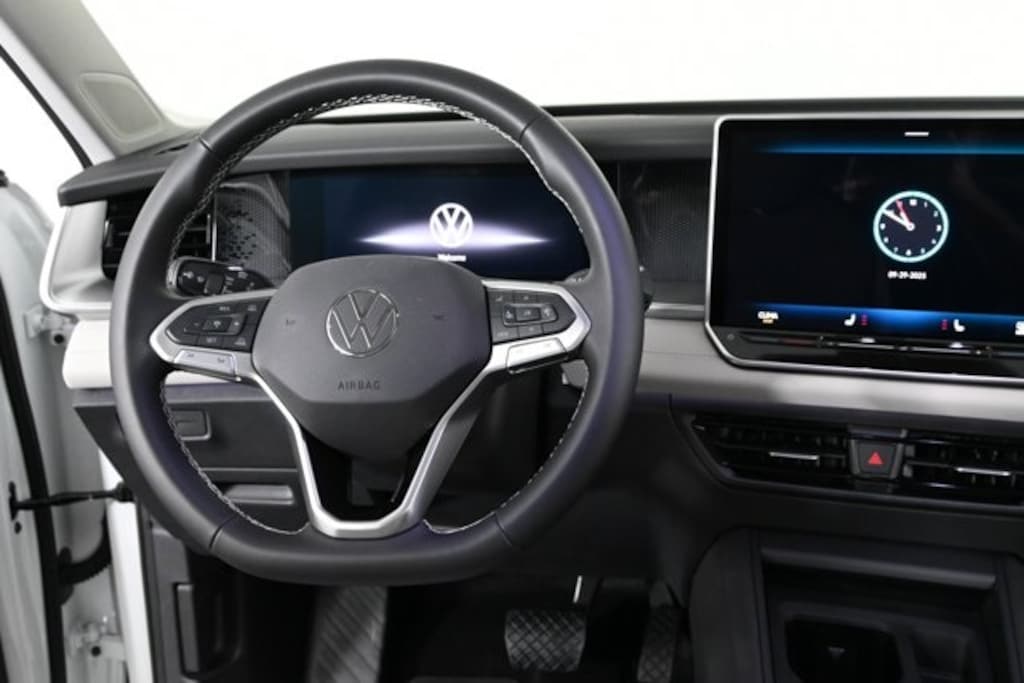 New 2025 Volkswagen Tiguan 2.0T SE SUV