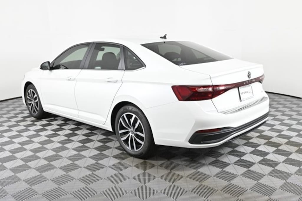 New 2025 Volkswagen Jetta 1.5T SE Sedan