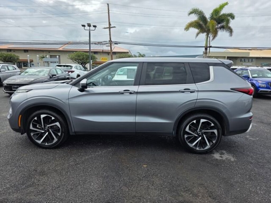 Used 2024 Mitsubishi Outlander SE