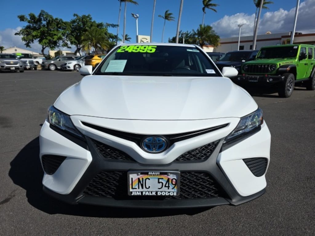 Used 2020 Toyota Camry Hybrid SE Sedan