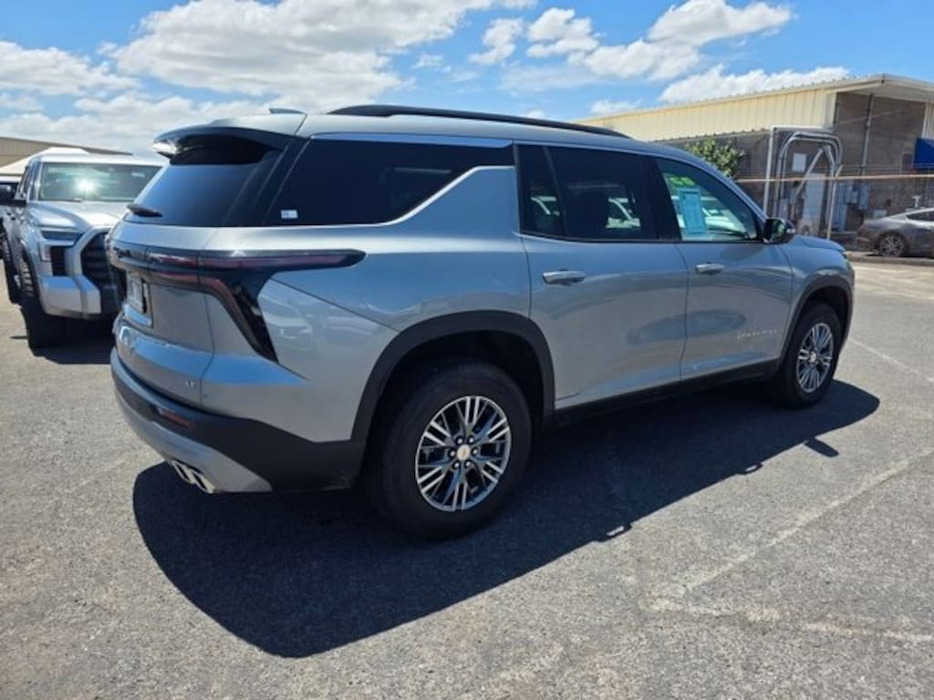 Used 2024 Chevrolet Traverse LT SUV