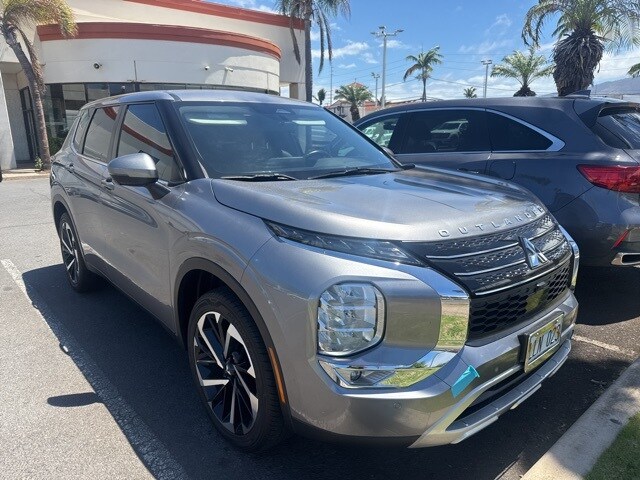 2022 Mitsubishi Outlander Black Edition photo 2