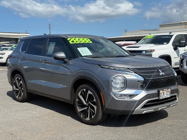 2022 Mitsubishi Outlander SE photo 2