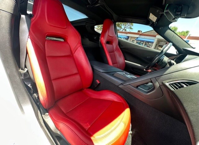 2018 Chevrolet Corvette Stingray 1LT photo 2