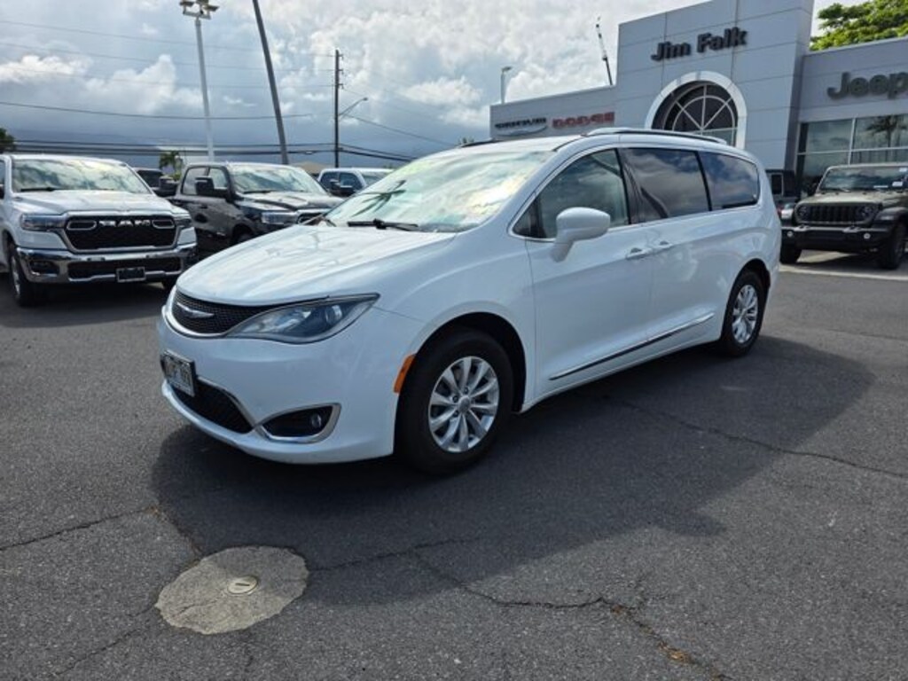 Used 2019 Chrysler Pacifica Touring L Van Passenger Van