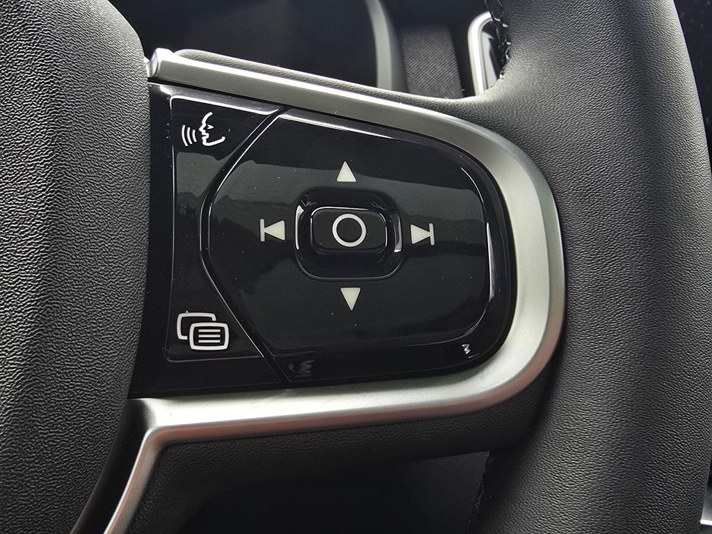 2025 Volvo XC90 Plus - Photo 34