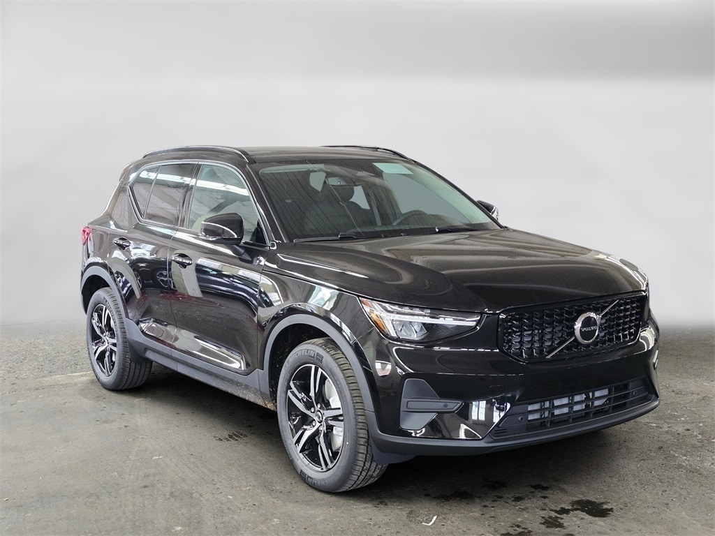 New 2026 Volvo XC40 B5 Core SUV