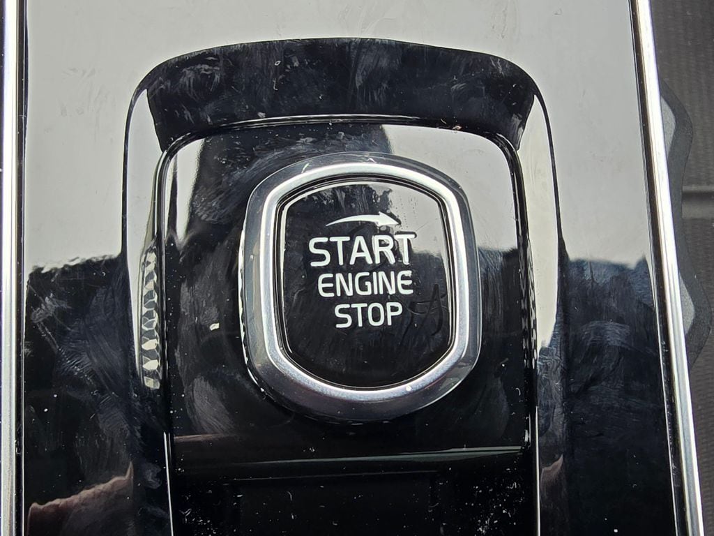 2025 Volvo XC90 Plus - Photo 33