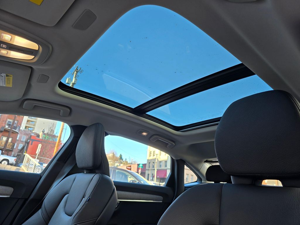 2025 Volvo S90 Plus - Photo 22