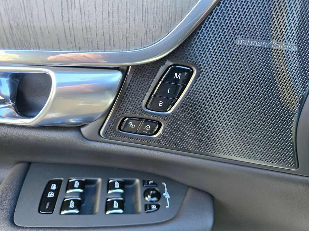 2025 Volvo S90 Plus - Photo 23