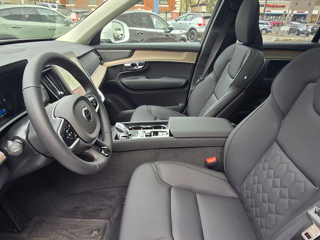 2025 Volvo XC90 Plus - Photo 21