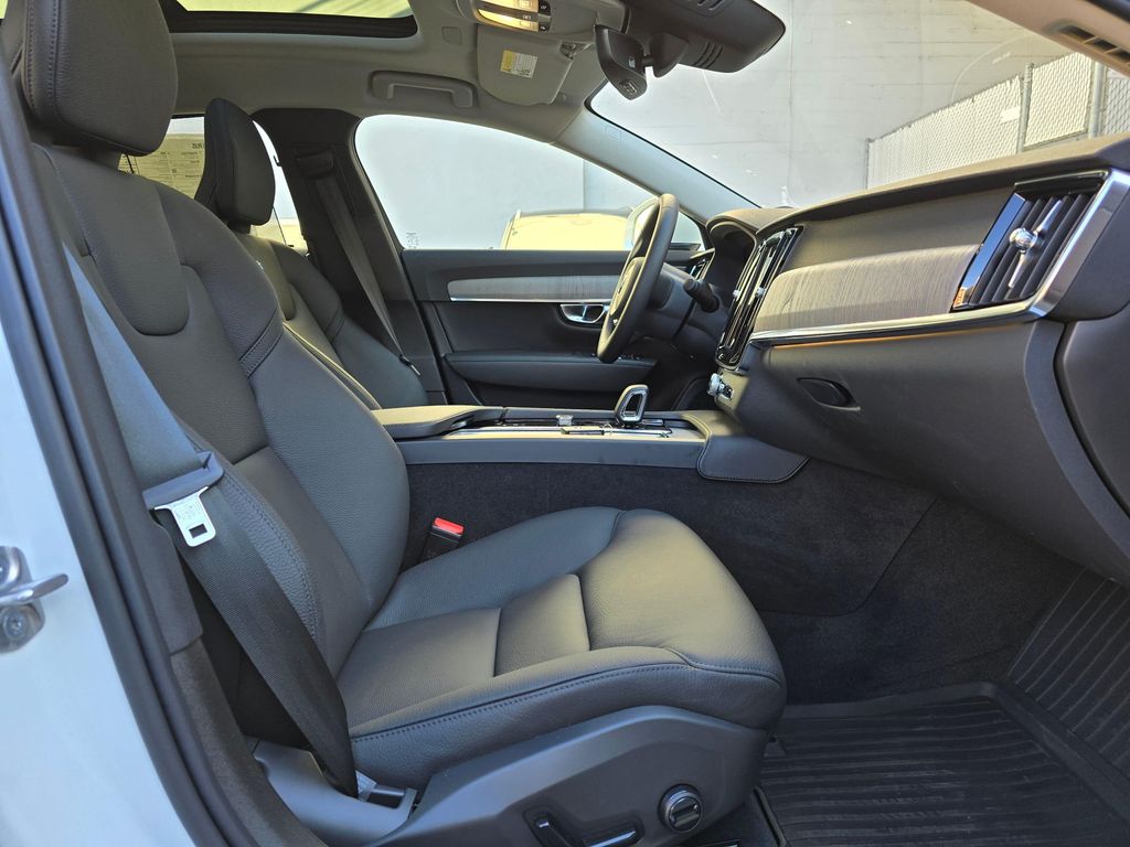2025 Volvo S90 Plus - Photo 10