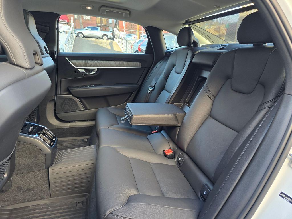 2025 Volvo S90 Plus - Photo 17