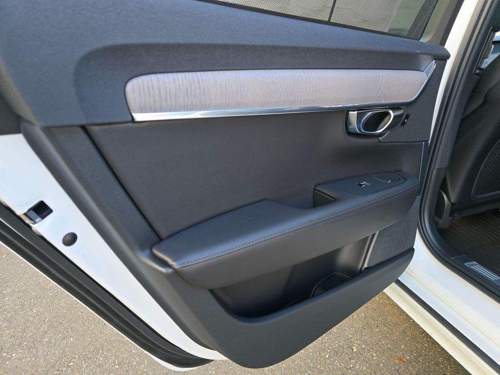 2025 Volvo S90 Plus - Photo 15