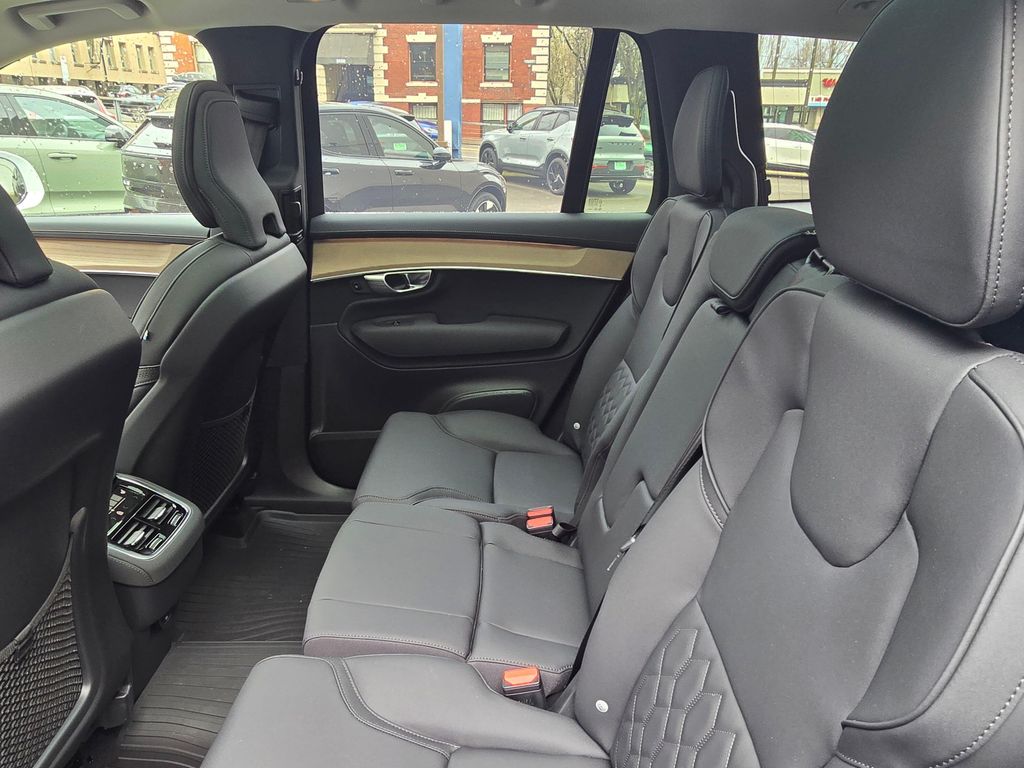 2025 Volvo XC90 Plus - Photo 16
