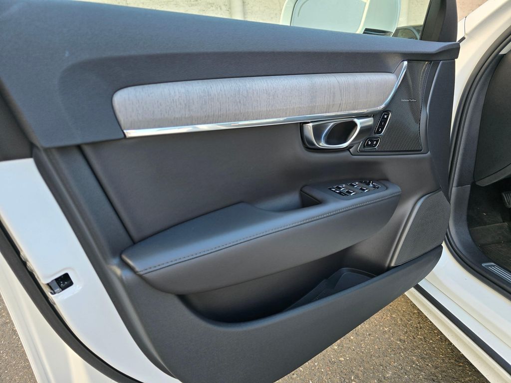 2025 Volvo S90 Plus - Photo 19