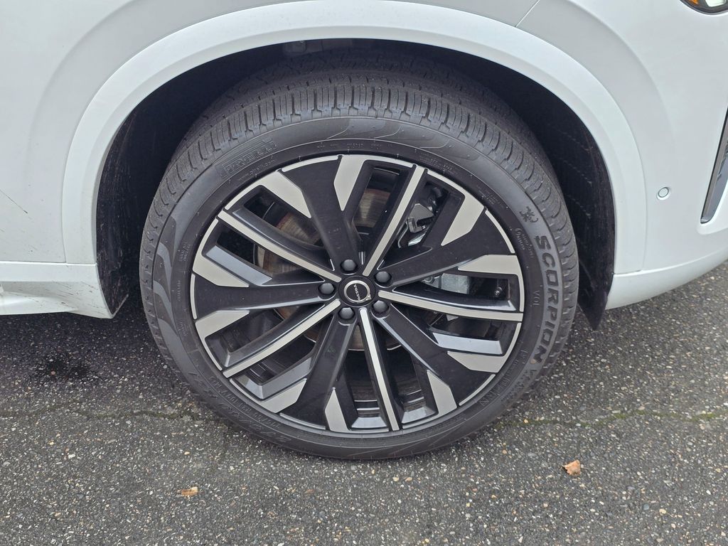 2025 Volvo XC90 Plus - Photo 9