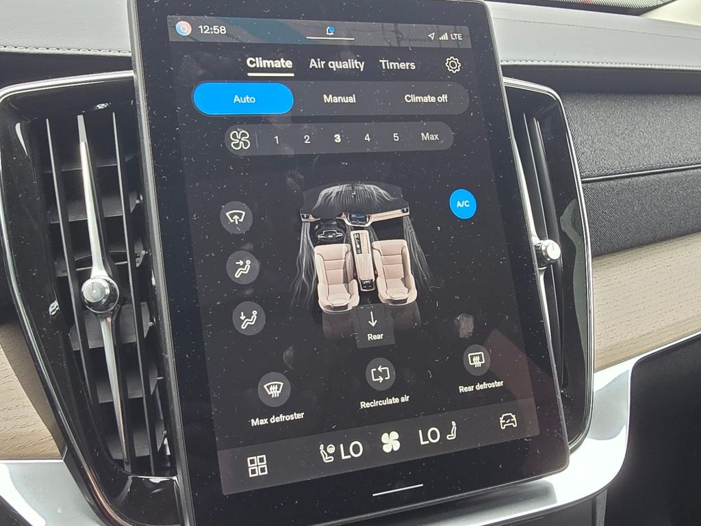 2025 Volvo XC90 Plus - Photo 29