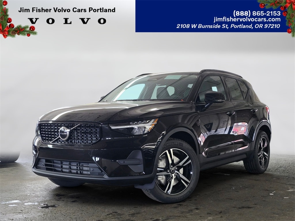 2026 Volvo XC40 Core's photo