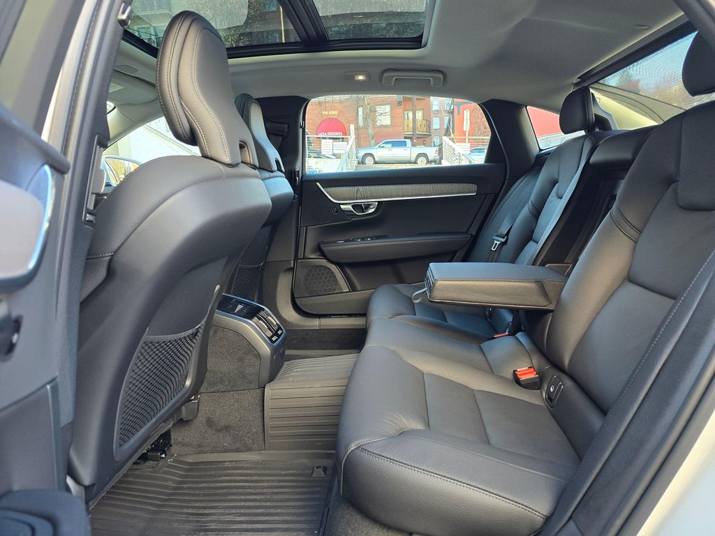 2025 Volvo S90 Plus - Photo 16