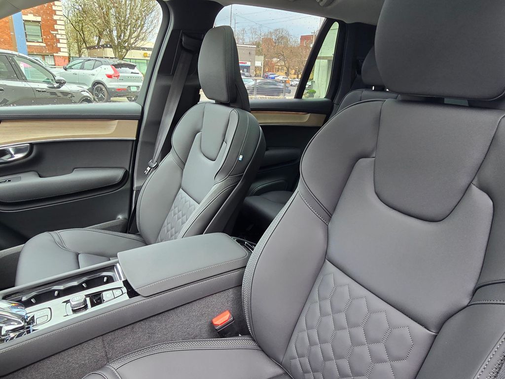 2025 Volvo XC90 Plus - Photo 22